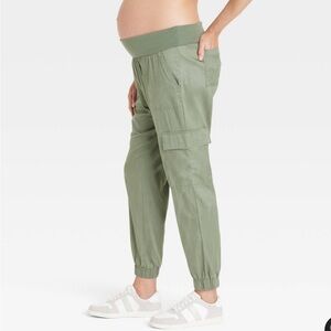 Ingrid & Isabel Over-Belly Maternity Cargo Joggers